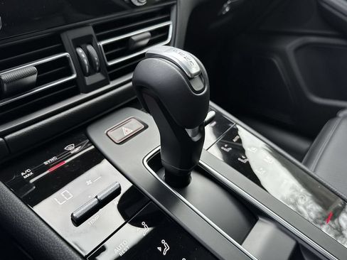Certified 2026 Porsche Macan AWD/4WD image 16