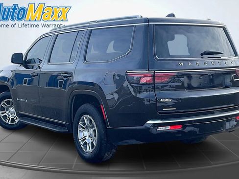 Used 2023 Jeep Wagoneer 4WD image 7