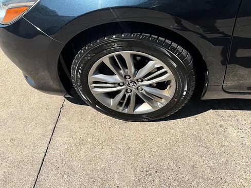 Used 2015 Toyota Camry SE FWD image 11