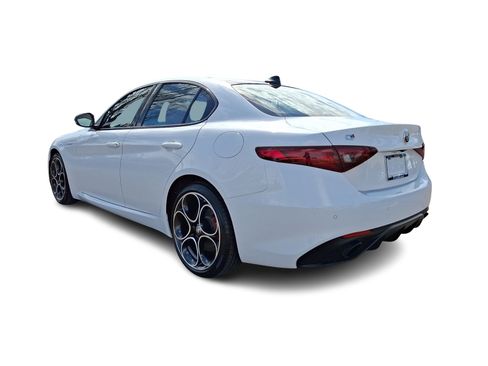 Used 2023 Alfa Romeo Giulia Veloce AWD/4WD image 4