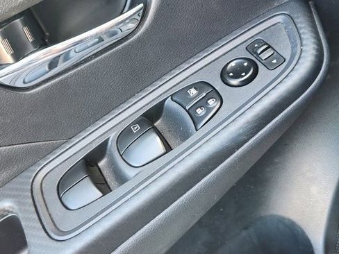 Used 2025 Nissan Versa SV image 22