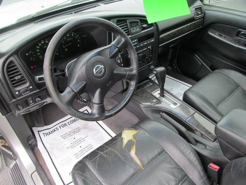 Used 2004 Nissan Pathfinder LE Platinum RWD image 9