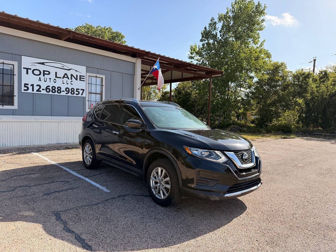 Used 2018 Nissan Rogue SV w/ Premium Package FWD image 4