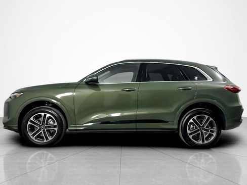 Used 2025 Audi Q5 Premium w/ 19" Wheel Package image 2