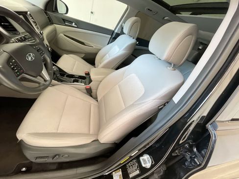 Used 2018 Hyundai Tucson Value AWD/4WD image 11