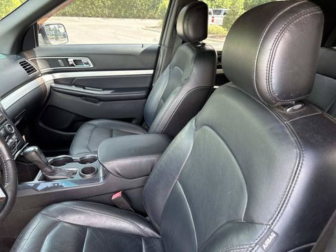 Used 2017 Ford Explorer XLT w/ Equipment Group 202A FWD image 21