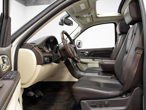 Used 2014 Cadillac Escalade Platinum image 5