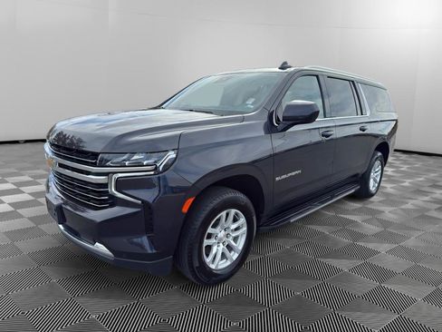 Used 2024 Chevrolet Suburban LT image 3