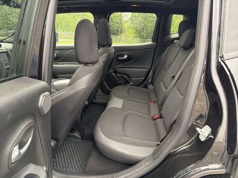 Used 2022 Jeep Renegade Altitude w/ Sun/Sound Group AWD/4WD image 16