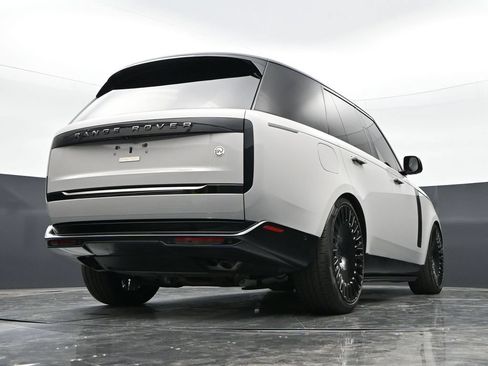 Used 2025 Land Rover Range Rover SV AWD/4WD image 48