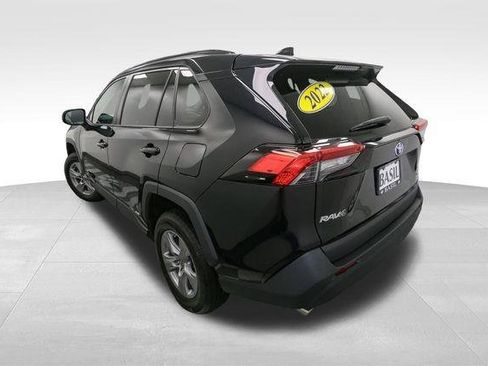 Used 2022 Toyota RAV4 LE image 10