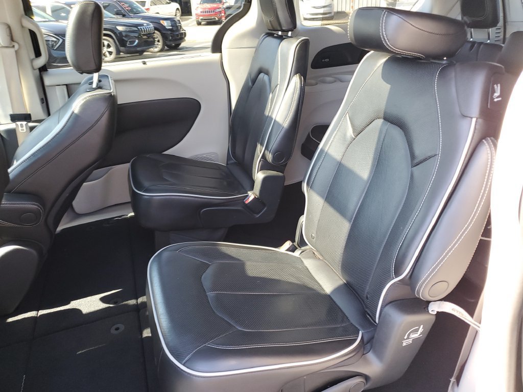 Certified 2023 Chrysler Pacifica Limited FWD image 14