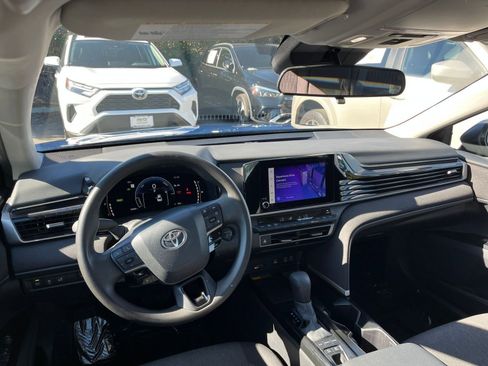 Used 2025 Toyota Camry LE image 33