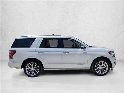 Used 2018 Ford Expedition Platinum AWD/4WD image 2