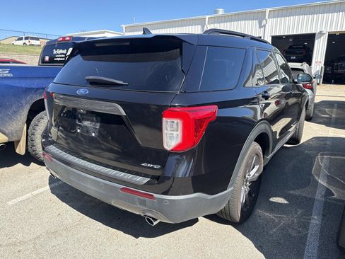 Used 2022 Ford Explorer XLT w/ Equipment Group 202A AWD/4WD image 11