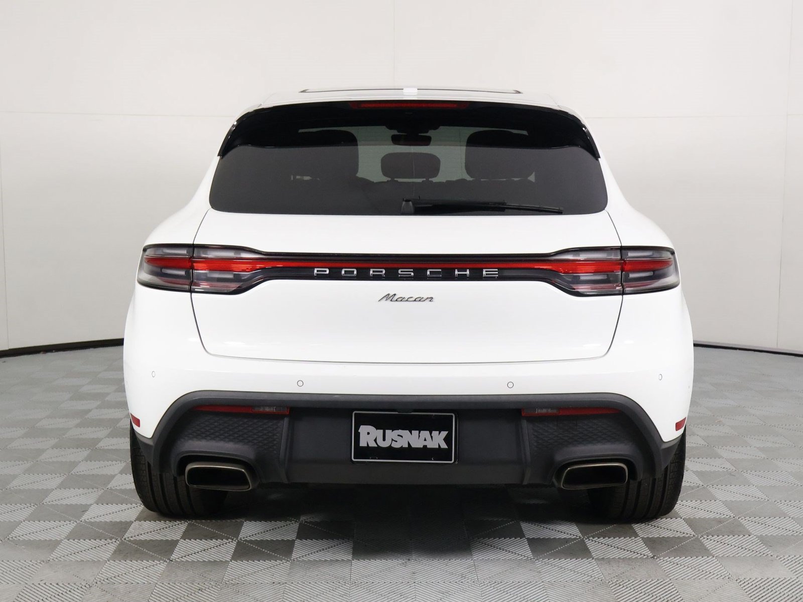 Certified 2023 Porsche Macan AWD/4WD image 6