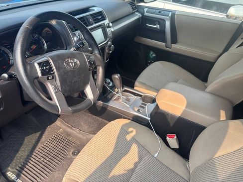 Used 2017 Toyota 4Runner SR5 AWD/4WD image 2