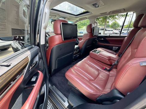 Used 2017 Lexus LX 570 4WD w/ Luxury Package image 31