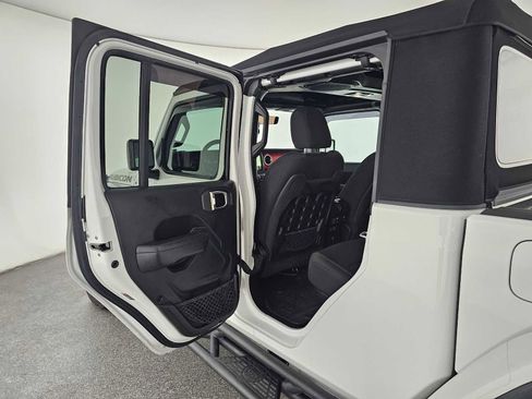 Used 2020 Jeep Gladiator Rubicon image 16