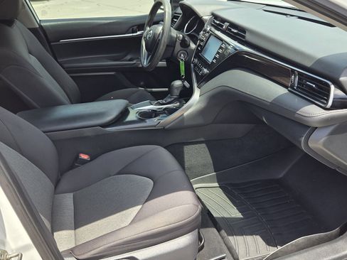 Used 2019 Toyota Camry LE FWD image 11