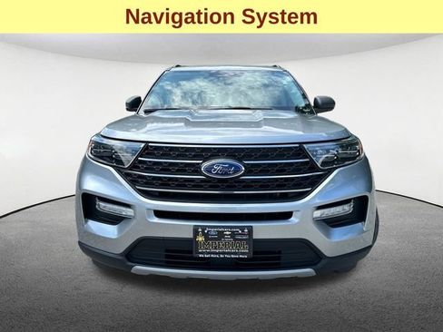 Used 2022 Ford Explorer XLT w/ Equipment Group 202A AWD/4WD image 4