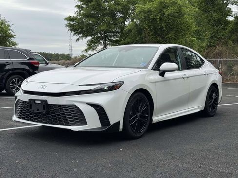 Used 2025 Toyota Camry SE FWD image 23