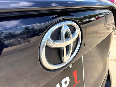 Used 2020 Toyota RAV4 XLE w/ Convenience Package FWD image 9