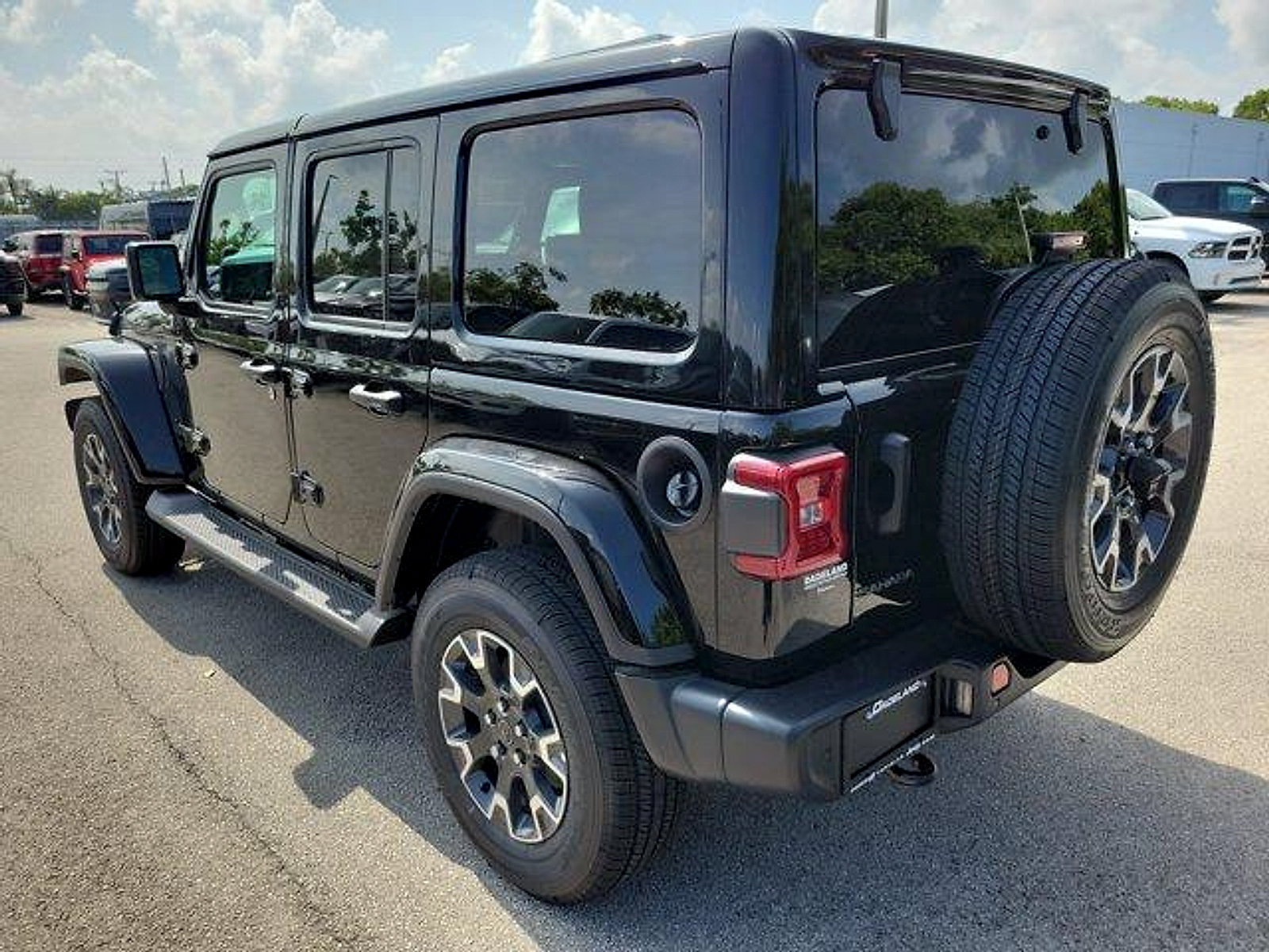 New 2026 Jeep Wrangler Unlimited Sahara AWD/4WD image 4