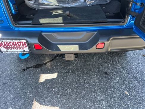 Used 2024 Jeep Wrangler Unlimited image 18