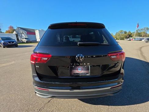 Used 2023 Volkswagen Tiguan SE AWD/4WD image 24