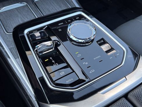 Certified 2023 BMW 760i xDrive AWD/4WD image 25