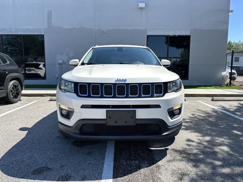 Used 2018 Jeep Compass Latitude FWD image 12