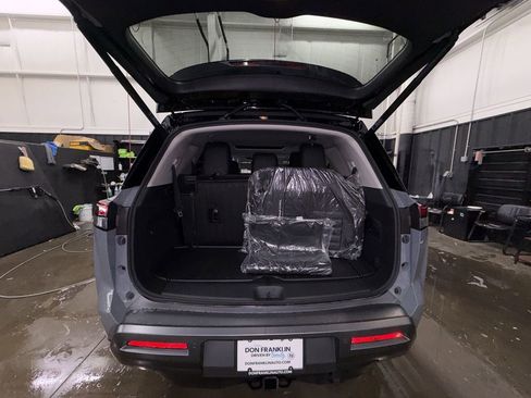 New 2026 Nissan Pathfinder Platinum image 25