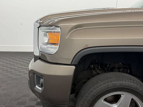 Used 2015 GMC Sierra 2500 Denali w/ Duramax Plus Package AWD/4WD image 12
