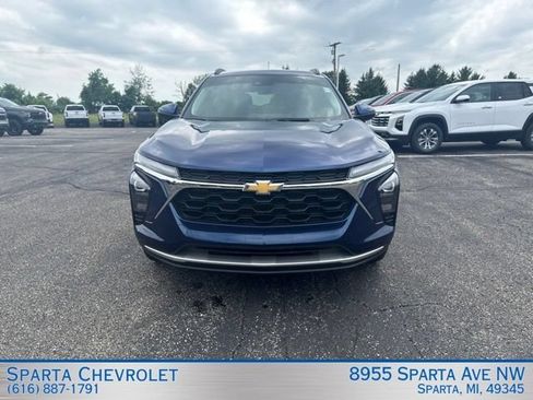 Used 2024 Chevrolet Trax LT w/ Driver Confidence Package FWD image 8
