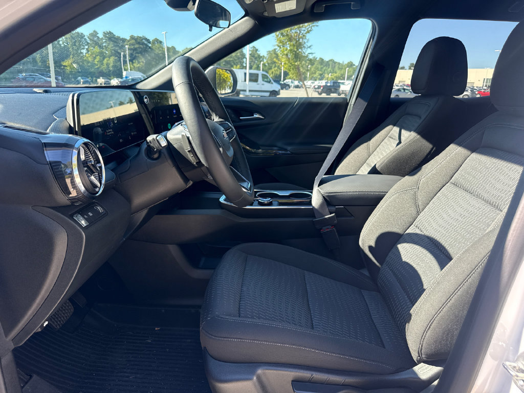 Used 2026 Chevrolet Equinox LT FWD image 12