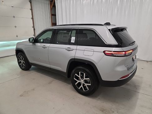 New 2025 Jeep Grand Cherokee Limited image 3