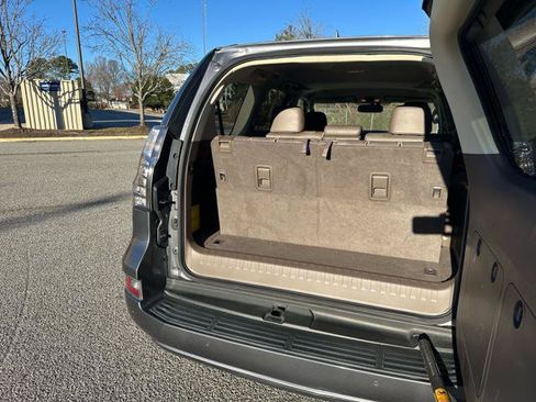 Used 2016 Lexus GX 460 w/ Premium Package AWD/4WD image 18