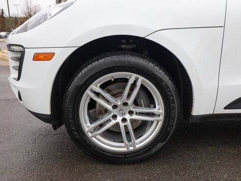 Used 2018 Porsche Macan AWD/4WD image 18