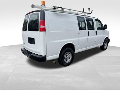Used 2017 Chevrolet Express 2500 image 3