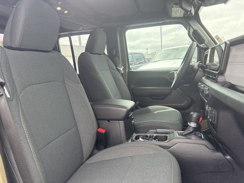 New 2025 Jeep Gladiator Sport image 12