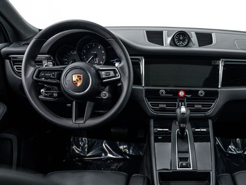 Certified 2026 Porsche Macan image 13