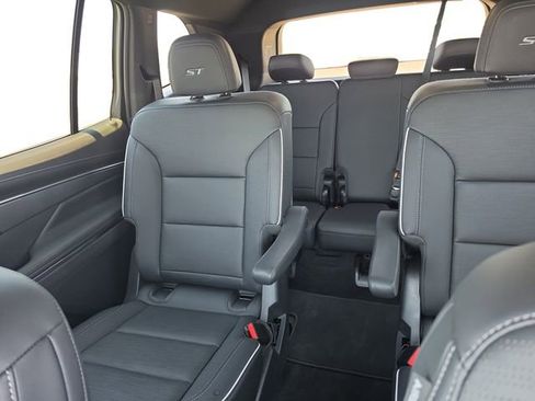 Used 2025 Buick Enclave Sport Touring w/ Power Package FWD image 15