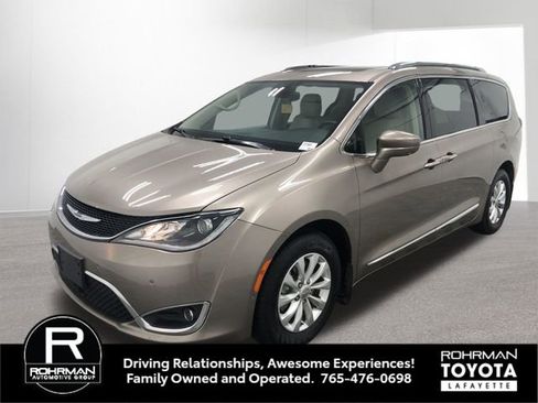 Used 2018 Chrysler Pacifica Touring-L Plus w/ Advanced Safetytec Group image 2