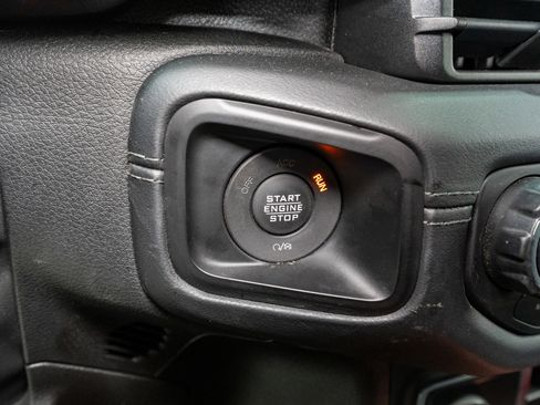 Used 2024 Jeep Wrangler Unlimited Sahara w/ Technology Group AWD/4WD image 30