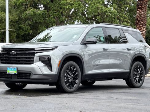 New 2026 Chevrolet Traverse LT w/ Midnight/Sport Edition AWD/4WD image 7