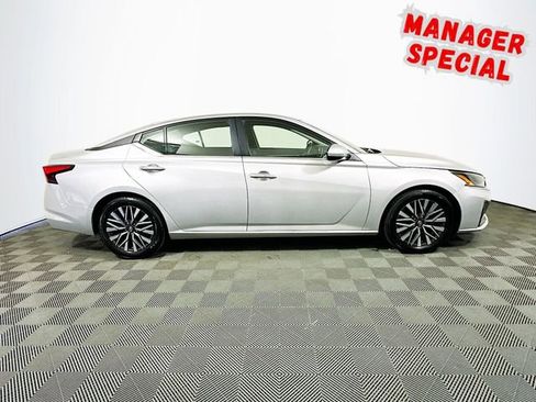 Used 2023 Nissan Altima 2.5 SV image 9