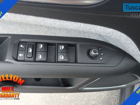 Used 2024 Jeep Compass Latitude AWD/4WD image 13