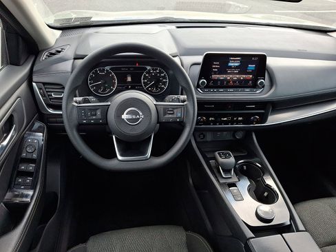 Used 2024 Nissan Rogue SV AWD/4WD image 11