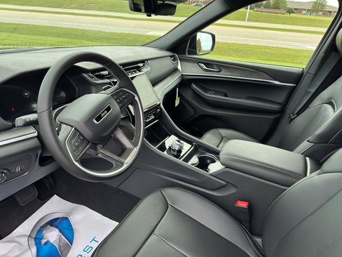 New 2025 Jeep Grand Cherokee L Limited w/ Luxury Tech Group II image 16